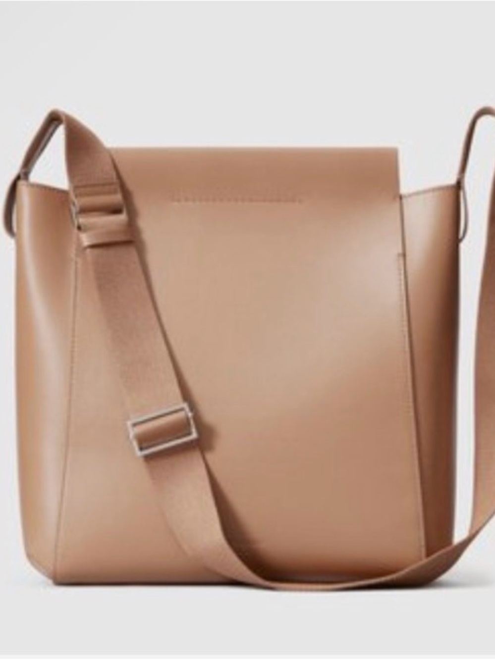 Everlane The Form Italian Leather Bag with Adjustable Strap in Tan/Taupe/Brown